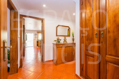 Moradia T7 para Venda em Algueirão-Mem Martins