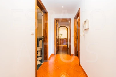 Moradia T7 para Venda em Algueirão-Mem Martins