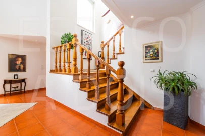 Moradia T7 para Venda em Algueirão-Mem Martins