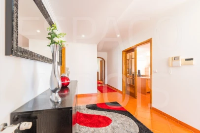 Moradia T7 para Venda em Algueirão-Mem Martins