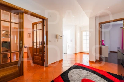 Moradia T7 para Venda em Algueirão-Mem Martins