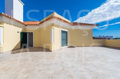 Moradia T7 para Venda em Algueirão-Mem Martins