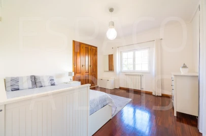 Moradia T7 para Venda em Algueirão-Mem Martins