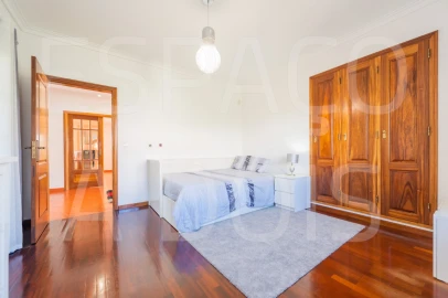 Moradia T7 para Venda em Algueirão-Mem Martins