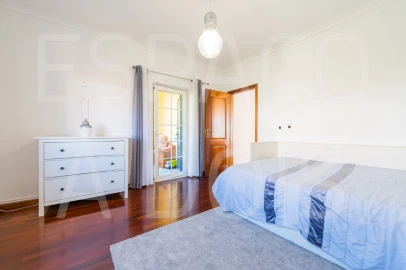 Moradia T7 para Venda em Algueirão-Mem Martins