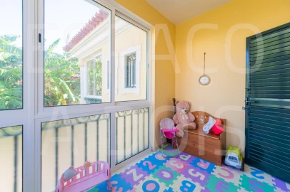 Moradia T7 para Venda em Algueirão-Mem Martins