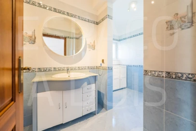 Moradia T7 para Venda em Algueirão-Mem Martins