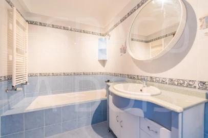 Moradia T7 para Venda em Algueirão-Mem Martins