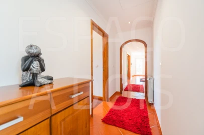 Moradia T7 para Venda em Algueirão-Mem Martins