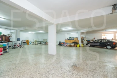 Moradia T7 para Venda em Algueirão-Mem Martins