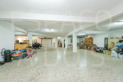 Moradia T7 para Venda em Algueirão-Mem Martins