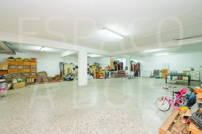 Moradia T7 para Venda em Algueirão-Mem Martins