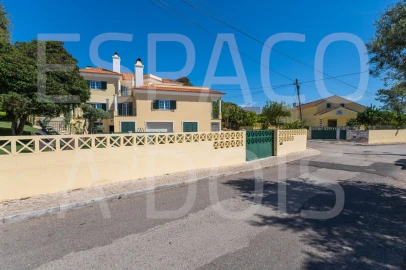 Moradia T7 para Venda em Algueirão-Mem Martins