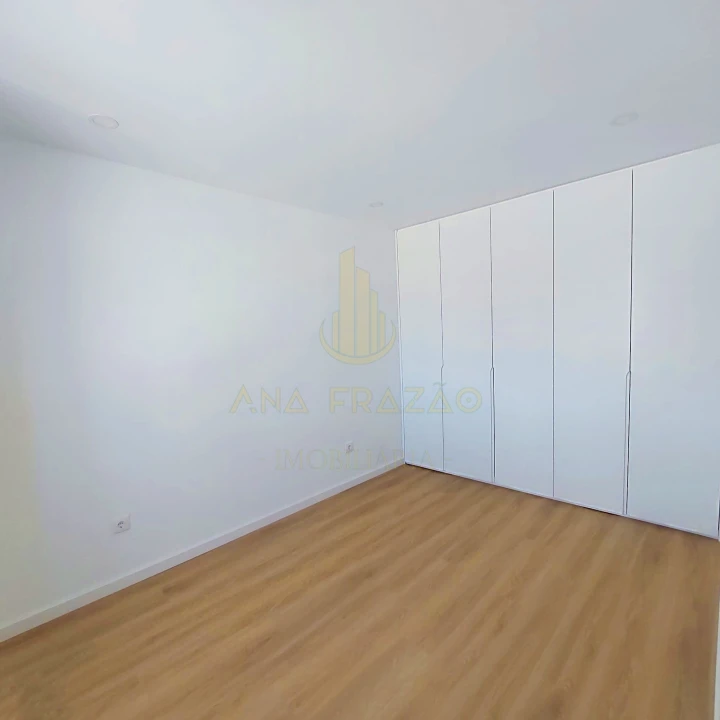 Moradia T2 para Venda em Amora Foto 4