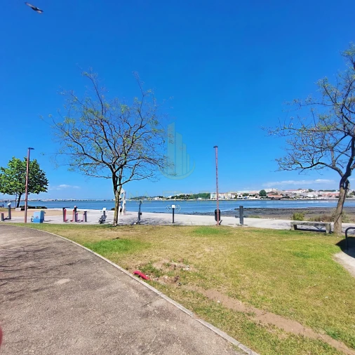 Moradia T2 para Venda em Amora Foto 11