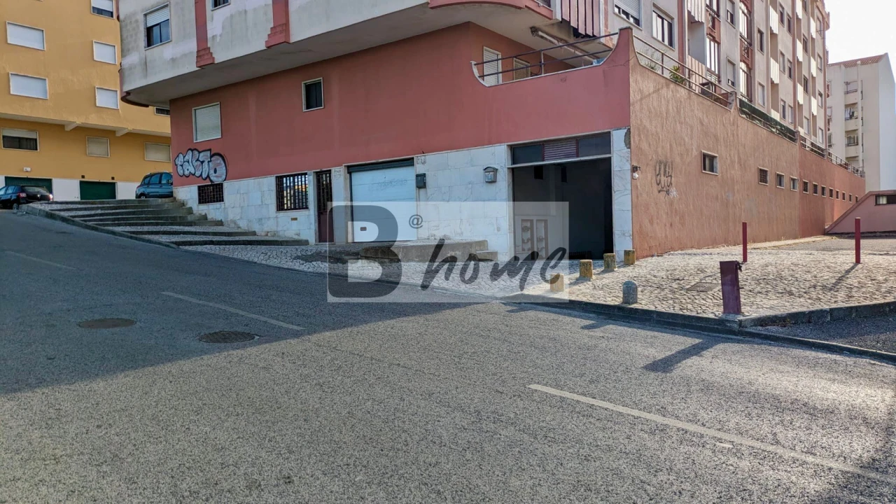 Garagem para Venda em Agualva e Mira-Sintra Foto 1