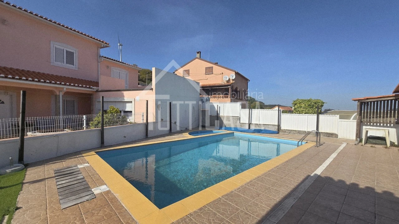 Moradia T3 para Venda em Venda do Pinheiro e Santo Estêvão das Galés Foto 2