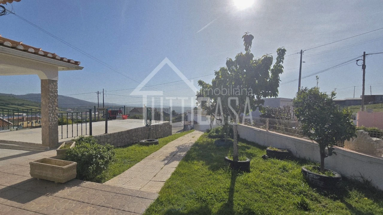 Moradia T3 para Venda em Venda do Pinheiro e Santo Estêvão das Galés Foto 6