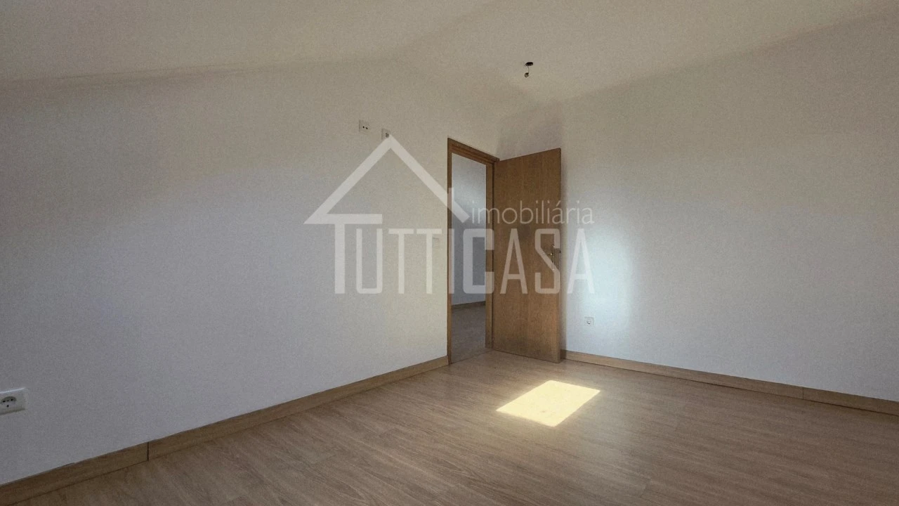 Moradia T3 para Venda em Venda do Pinheiro e Santo Estêvão das Galés Foto 18