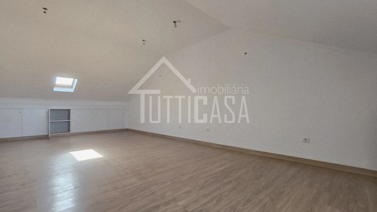 Moradia T3 para Venda em Venda do Pinheiro e Santo Estêvão das Galés Foto 21