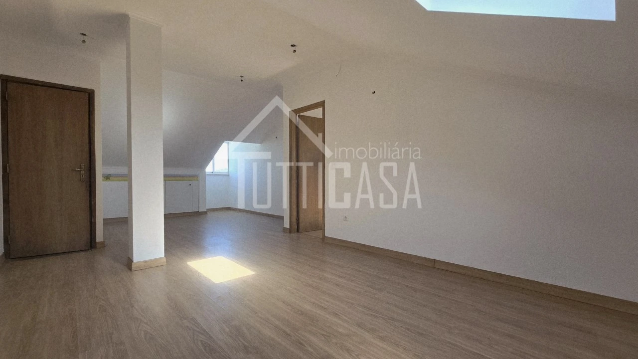 Moradia T3 para Venda em Venda do Pinheiro e Santo Estêvão das Galés Foto 22