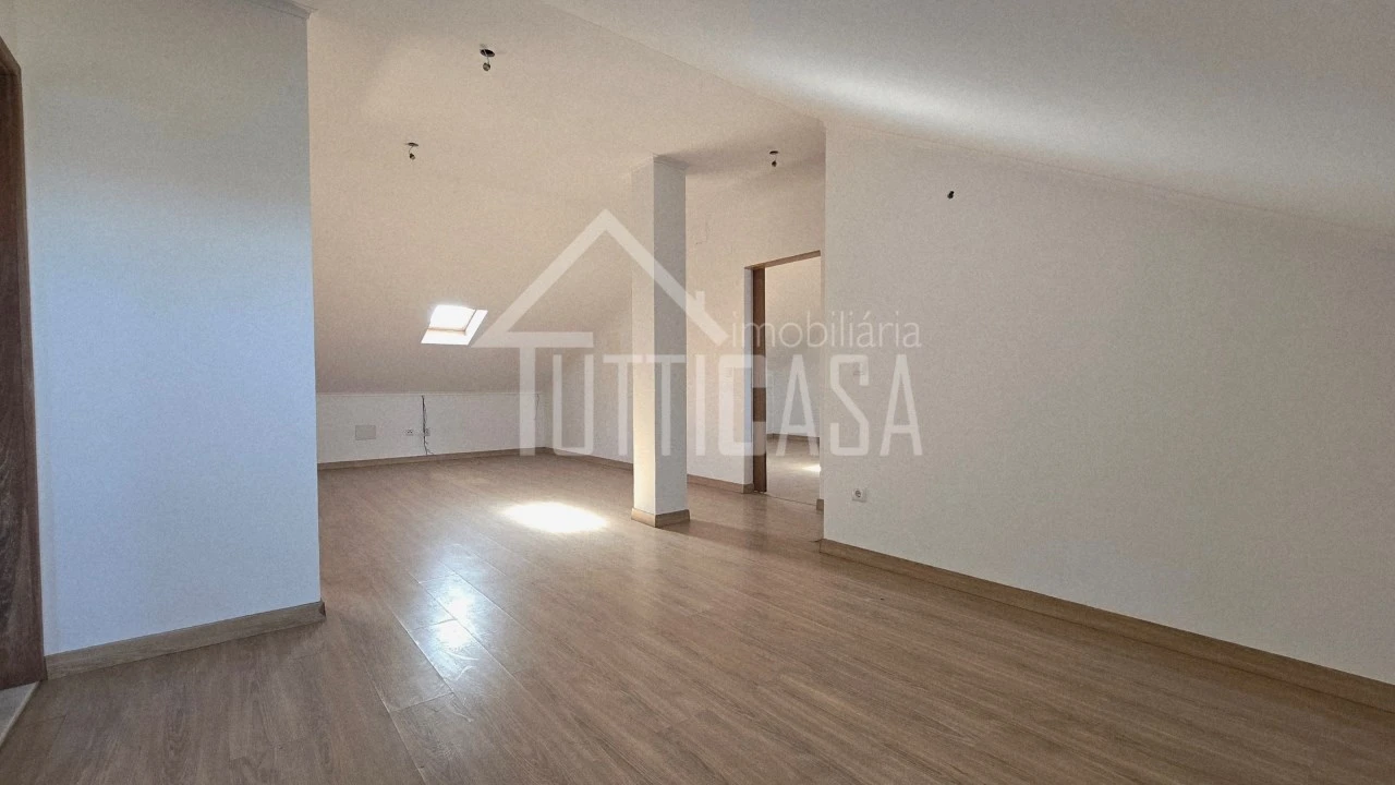 Moradia T3 para Venda em Venda do Pinheiro e Santo Estêvão das Galés Foto 23