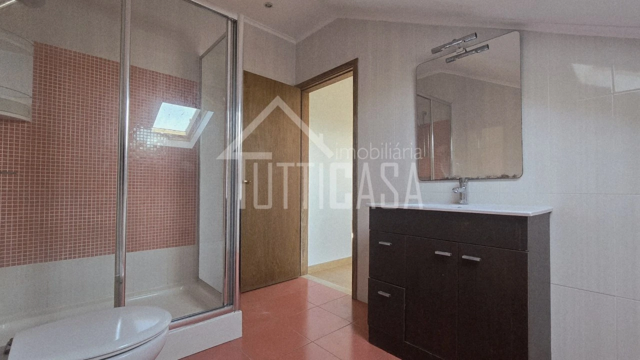 Moradia T3 para Venda em Venda do Pinheiro e Santo Estêvão das Galés Foto 25
