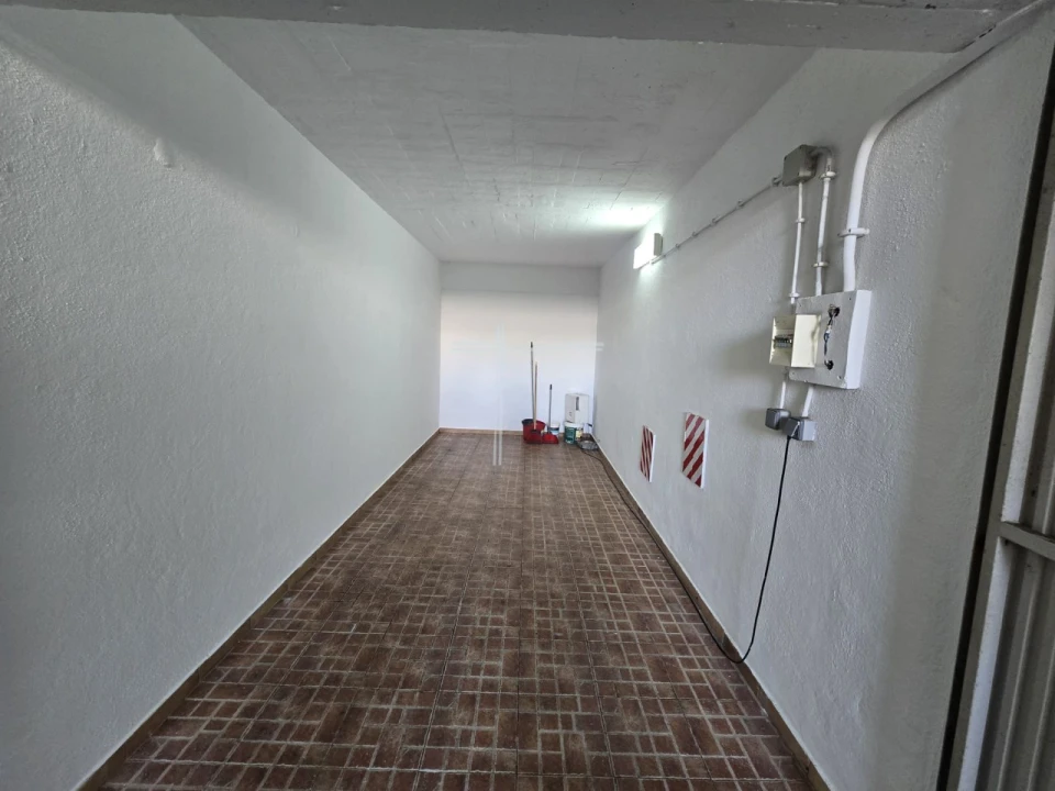 Garagem para Venda em Charneca de Caparica e Sobreda Foto 1