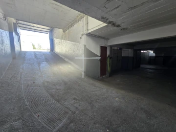 Garagem para Venda em Charneca de Caparica e Sobreda