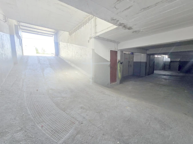 Garagem para Venda em Charneca de Caparica e Sobreda Foto 3