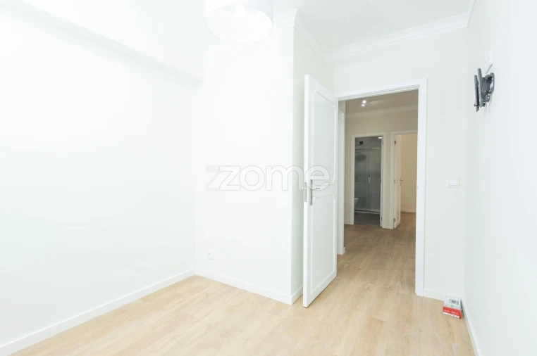 Apartamento T2 para Arrendamento em Braga (Maximinos, Sé e Cividade) Foto 3