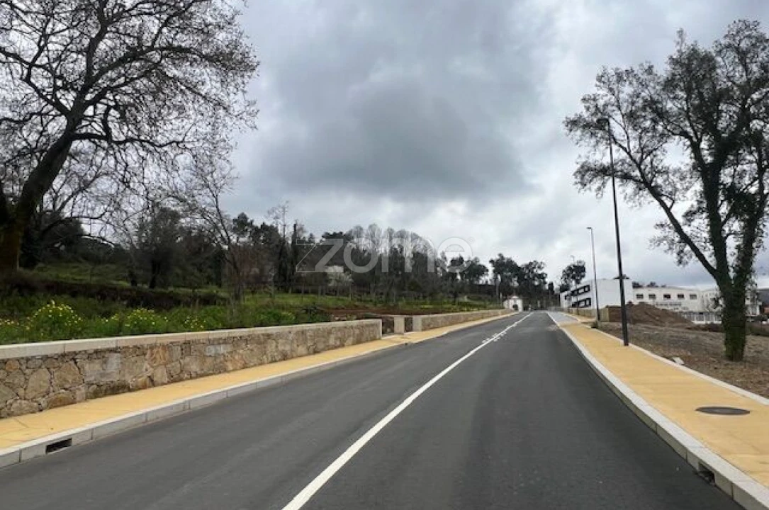 Terreno para Venda em Fornelos e Queijada Foto 1
