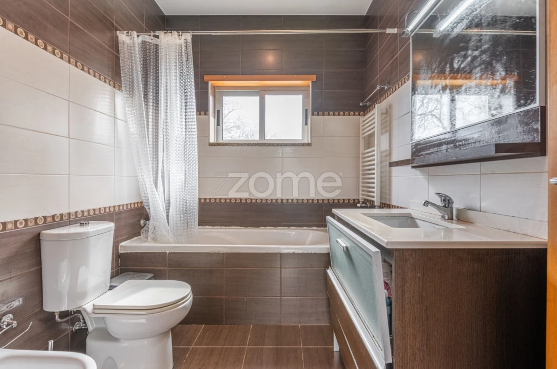 Moradia T3 para Venda em Sabariz Foto 9