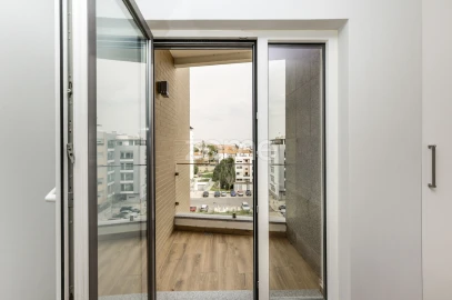 Apartamento T2 para Arrendamento em Carcavelos e Parede