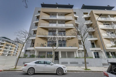 Apartamento T2 para Arrendamento em Carcavelos e Parede