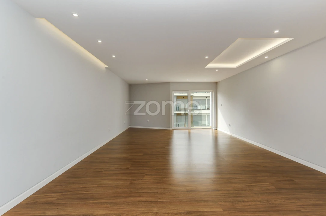 Apartamento T2 para Arrendamento em Carcavelos e Parede Foto 2