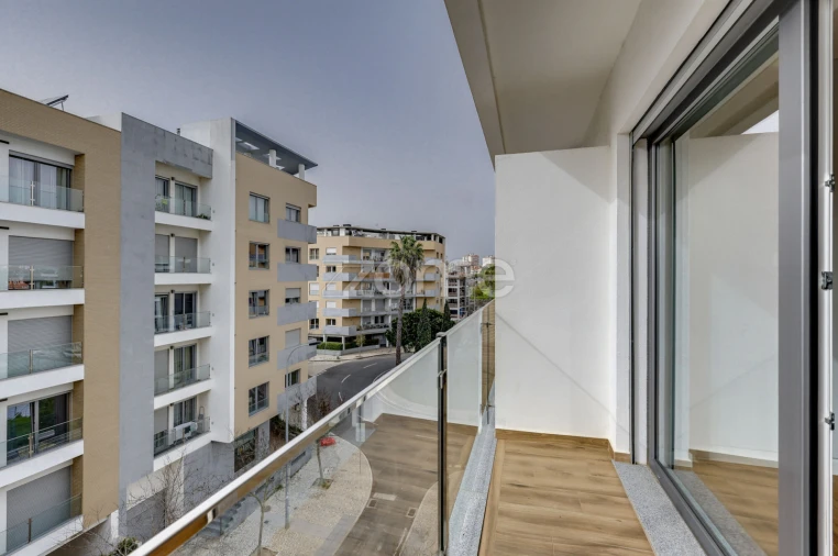 Apartamento T2 para Arrendamento em Carcavelos e Parede Foto 5