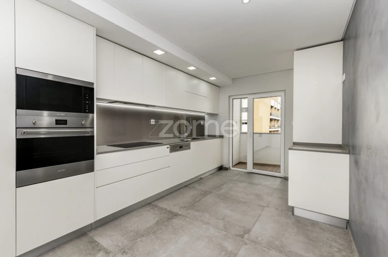 Apartamento T2 para Arrendamento em Carcavelos e Parede Foto 7