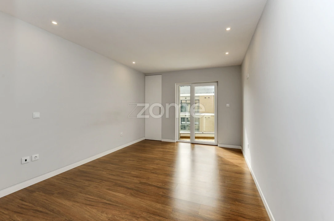 Apartamento T2 para Arrendamento em Carcavelos e Parede Foto 14
