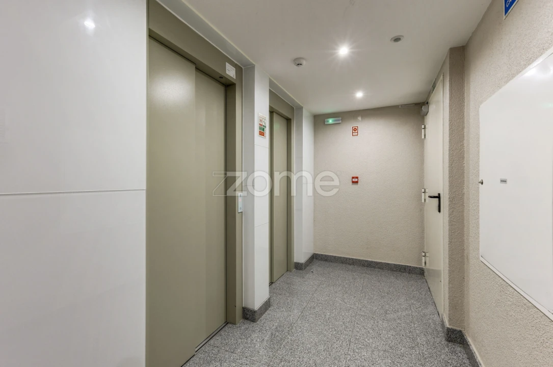 Apartamento T2 para Arrendamento em Carcavelos e Parede Foto 23