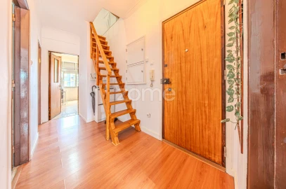 Apartamento T4 para Venda em Águas Livres