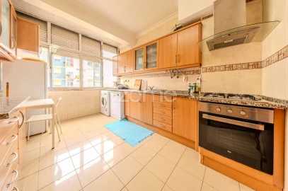 Apartamento T4 para Venda em Águas Livres