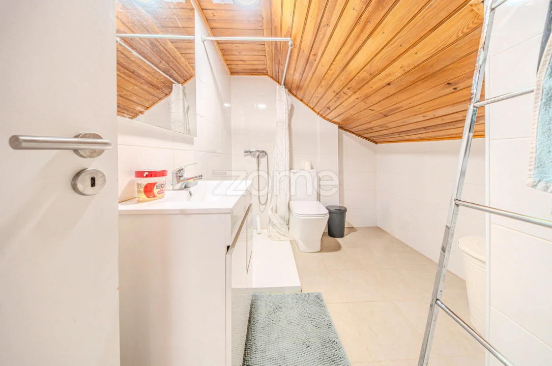 Apartamento T4 para Venda em Águas Livres Foto 28