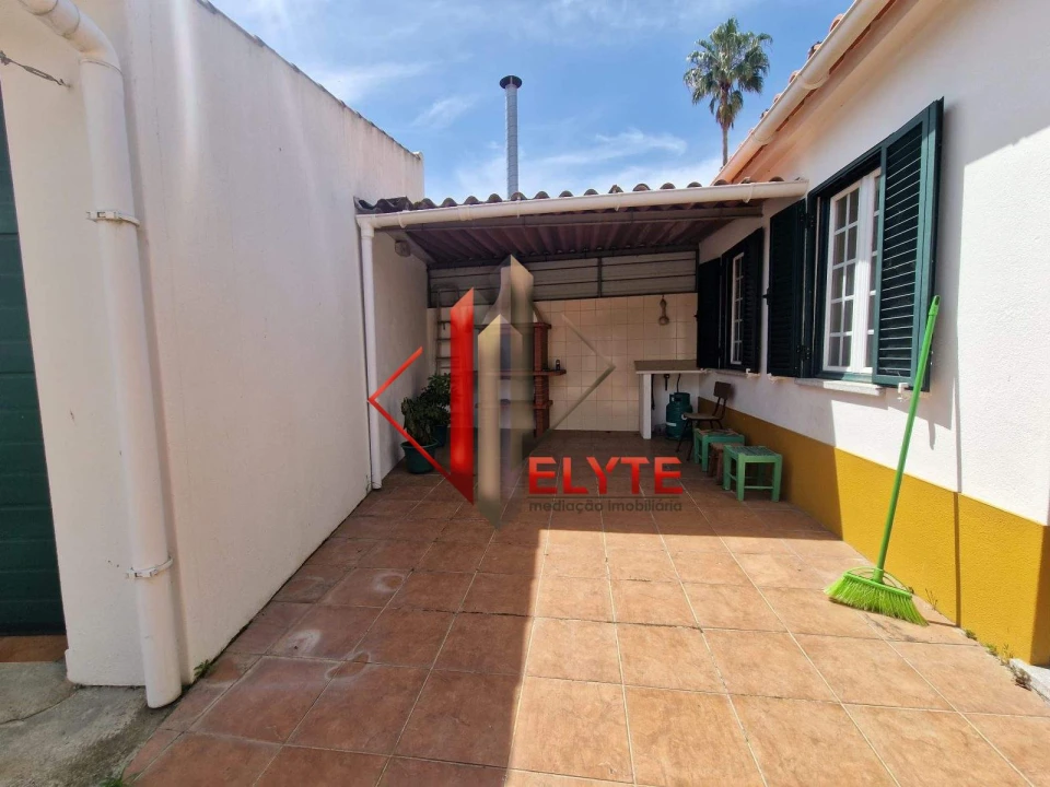 Moradia T2 para Venda em Couço Foto 1