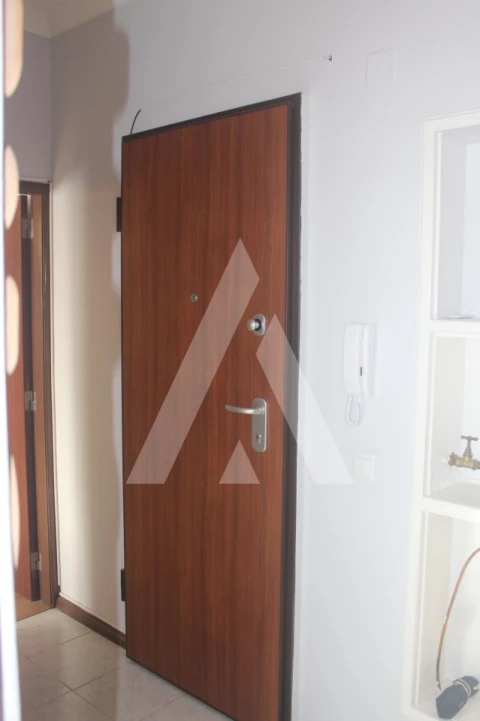 Apartamento T1 para Arrendamento em Agualva e Mira-Sintra