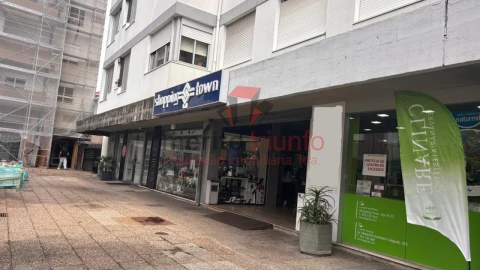 Loja para Venda em Vila Nova de Famalicão e Calendário
