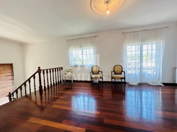 Moradia T4 para Venda em Mujães