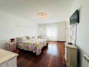 Moradia T4 para Venda em Mujães