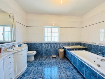 Moradia T4 para Venda em Mujães