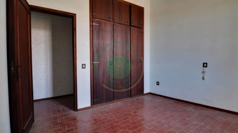 Moradia T5 para Venda em Bom Sucesso